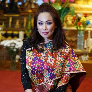 Meet your Posher, Hong